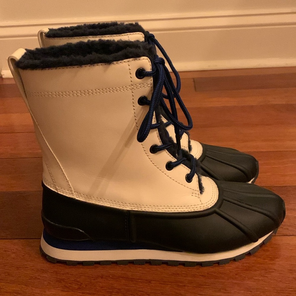 Tory Burch Sport duck boots size 6 color white, navy and black